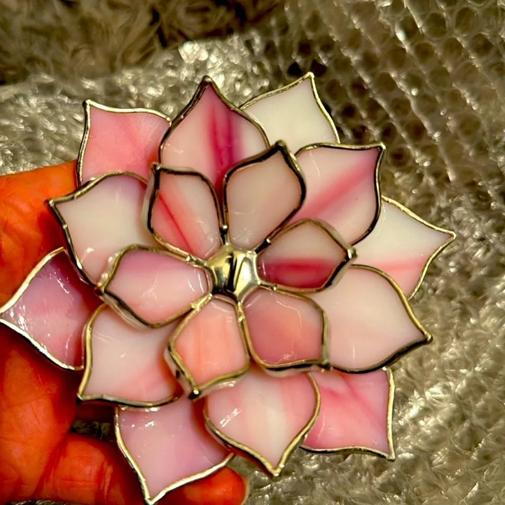 Pink/white Metal Lotus Flower Ring Holder NEW 🏷️